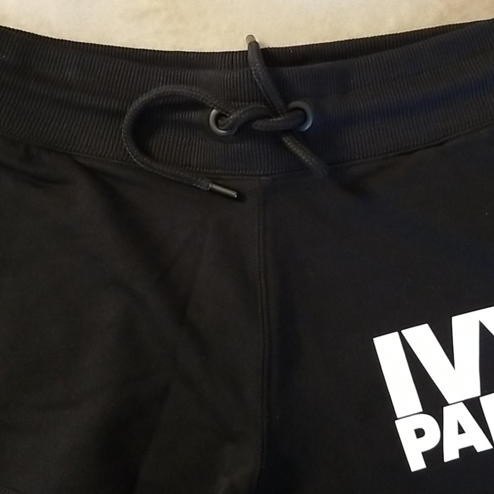 *LAST ONE* Ivy Park Logo Shorts in Black - Picture 4 of 10